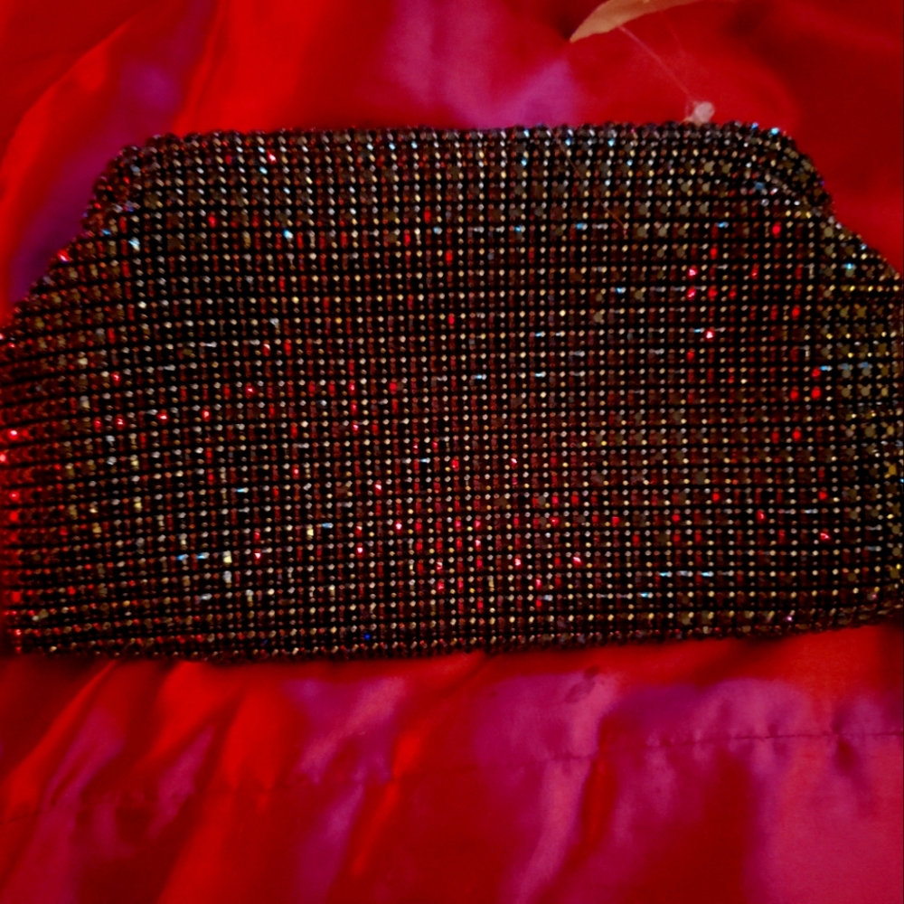 No need for an evening clutch .